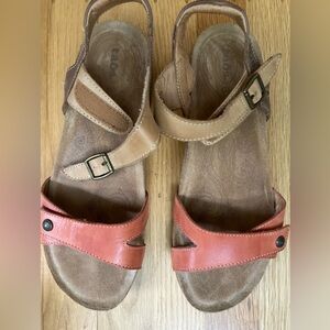 Taos Women's Tan Cork Sandals- comfortable like Birkenstock but prettier